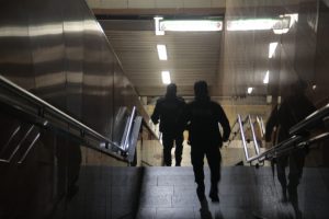 Bir kişi raylara düştü, metro seferleri yapılamıyor
