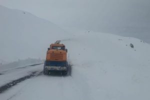 Hakkari'de k&ouml;y ve mezra yolları ulaşıma a&ccedil;ıldı