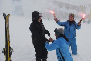 Bursa'da kayak pistinde evlilik teklifi!