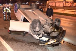 Hurdaya d&ouml;nen ara&ccedil;tan burunları kanamadan &ccedil;ıktılar