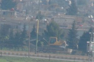 Terör örgütü PKK/YPG Kamışlı'da hendek kazıyor
