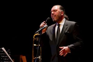 &Uuml;nl&uuml; m&uuml;zisyen: Pop m&uuml;ziği sanat olarak g&ouml;rm&uuml;yorum