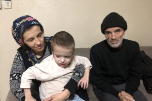 Bursa'da 20 bin liralık ameliyatla sağlığına kavuşacak küçük çocuğun sessiz çığlığı
