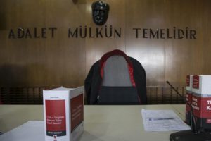 Darbe girişiminden sonra tahliye olan sanığı evinde ziyaret etmiş