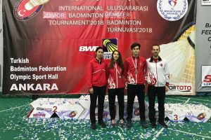 Bursalı badmintoncuların madalya coşkusu