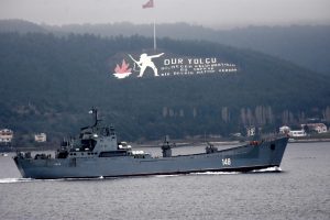 Rus savaş gemisi, &Ccedil;anakkale Boğazı'ndan ge&ccedil;ti
