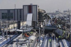 Tren kazasıyla ilgili 3 g&ouml;revli hakkında tutuklama kararı