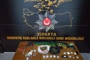 Uyuşturucu operasyonunda silah ve m&uuml;himmat ele ge&ccedil;irildi