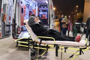 Bursa'da eşarbı makineye takılan kadın işçi ölümden döndü
