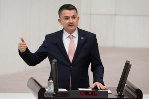 Bakan Pakdemirli'den papağana işkence videosuna ilişkin a&ccedil;ıklama
