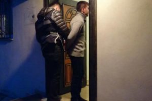 Otomobil &ccedil;alarak 600 bin TL vurgun yapan &ccedil;eteye operasyon: 13 g&ouml;zaltı