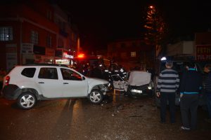 Otomobil ile cip &ccedil;arpıştı: Yaralılar var