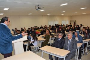 DÜ Adalet Meslek Yüksekoukul'nda 'kariyer' konferansı düzenlendi