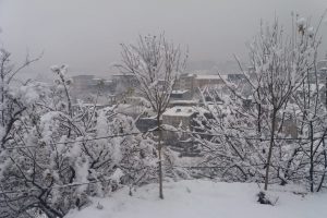 Hakkari'de 33 k&ouml;y ile 73 mezra yolu ulaşıma kapandı