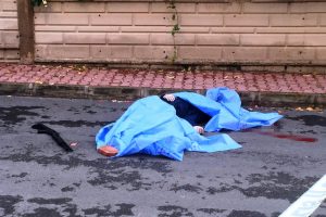 Sokak ortasında kovaladığı kadını &ouml;ld&uuml;r&uuml;p, intihar etti