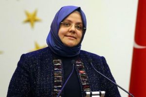 Bakan Sel&ccedil;uk: Makarna, k&ouml;m&uuml;r dağıtmıyoruz