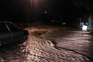 Erdek - Bandırma karayolu aşırı yağıştan dolayı kapandı