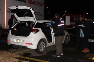 Sesleri duyanlar oraya koştu! Araba kiraladı, otoparka geldi ve...