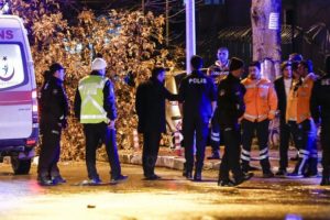 Kaza yapan alkoll&uuml; s&uuml;r&uuml;c&uuml;, ekiplere zor anlar yaşattı