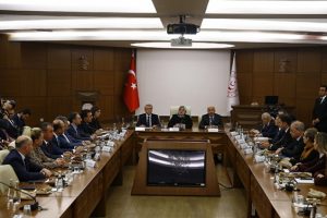 Asgari &Uuml;cret Komisyonu'nda g&ouml;zler T&Uuml;İK'in rakamında