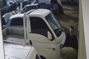 Bursa'da g&uuml;peg&uuml;nd&uuml;z 50 kiloluk kestane &ccedil;uvalını b&ouml;yle &ccedil;aldı