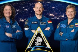 3 astronot D&uuml;nya'ya d&ouml;nd&uuml;