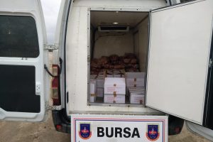 Bursa'da durdurulan ara&ccedil;ta 1 ton ka&ccedil;ak kesim et ele ge&ccedil;irildi
