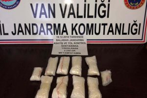 Bilgisayar &ccedil;antasında uyuşturucu ele ge&ccedil;irildi