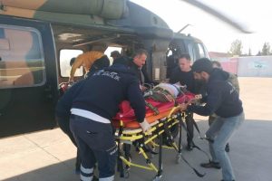Beyin kanaması ge&ccedil;iren hastaya askeri helikopterle sevk