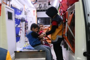 38 ilkokul &ouml;ğrencisi zehirlenme ş&uuml;phesiyle hastaneye g&ouml;t&uuml;r&uuml;ld&uuml;