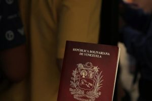 Kolombiya ile Venezuela'dan karşılıklı sınır dışı kararları