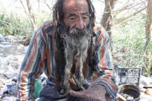 Ethem Sarıs&uuml;l&uuml;k'&uuml;n babası hayatını kaybetti