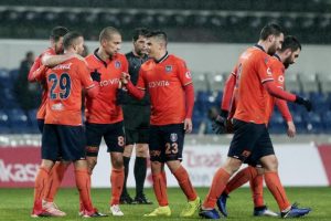 Lider Medipol Başakşehir seneyi Antalya'da kapatıyor