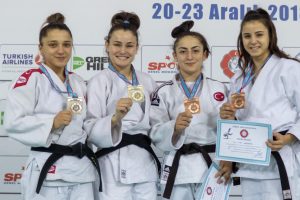 Bursa'da gen&ccedil; judocudan g&uuml;m&uuml;ş madalya