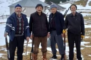 Olayı duyan t&uuml;feğine sarılıp yaylaya &ccedil;ıktı!