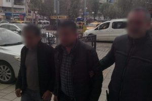 13 ka&ccedil;ak g&ouml;&ccedil;men yakalandı, 2 insan taciri tutuklandı