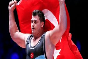 Rıza Kayaalp'ten rakiplerine g&ouml;zdağı