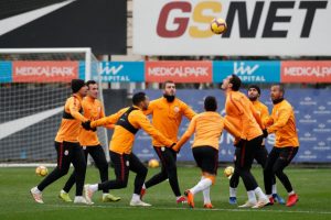 Rodrigues ve Sinan G&uuml;m&uuml;ş takımla &ccedil;alışmalara başladı