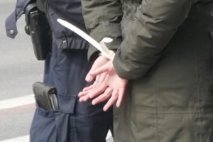 Ka&ccedil;ak mahkumun otostop &ccedil;ektiği aracın sahibi polis &ccedil;ıktı