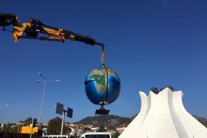 Marmaris'in simgesi 'D&uuml;nyanın İncisi' heykeli yenilendi