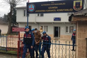 Kendilerini jandarma olarak tanıtıp yağma yaptılar