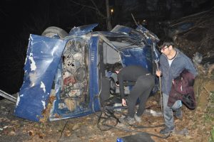 Hurdaya d&ouml;nen ara&ccedil;tan sağ &ccedil;ıktılar