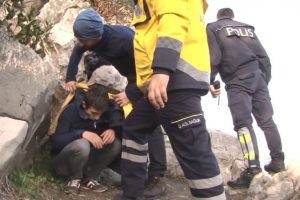 Ayrılık acısı kayalıklara &ccedil;ıkarttı