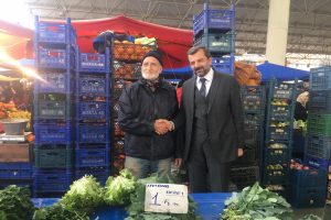 Bursa'da Başkan Işık'tan pazar esnafına ziyeret