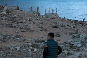 Baraj suları &ccedil;ekilince acı manzara ortaya &ccedil;ıktı