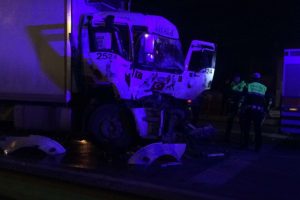 Gece yarısı TIR kazası: 1 yaralı