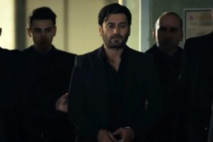 Eşkıya D&uuml;nyaya H&uuml;k&uuml;mdar Olmaz'da &Ccedil;akırbeyliler'e operasyon!