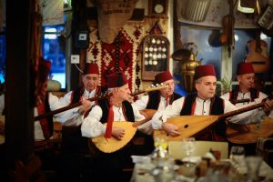 Osmanlı mirası sazı sevdalinkalarda yaşatıyorlar