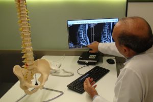 Bel ağrılarına 15 dakikalık egzersiz &ccedil;&ouml;z&uuml;m&uuml;!