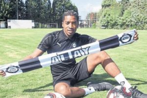 Altay 4 isimle yollarını ayırıyor!